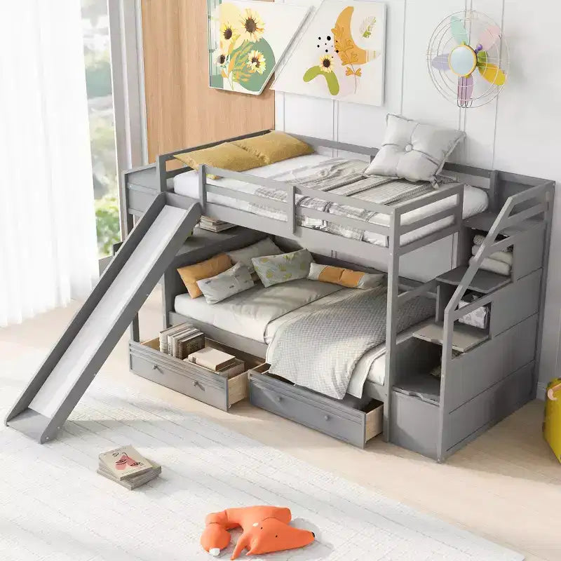 Lit superposé Whisen double sur double avec escalier de rangement, toboggan et tiroirs, bureau avec tiroirs et étagères