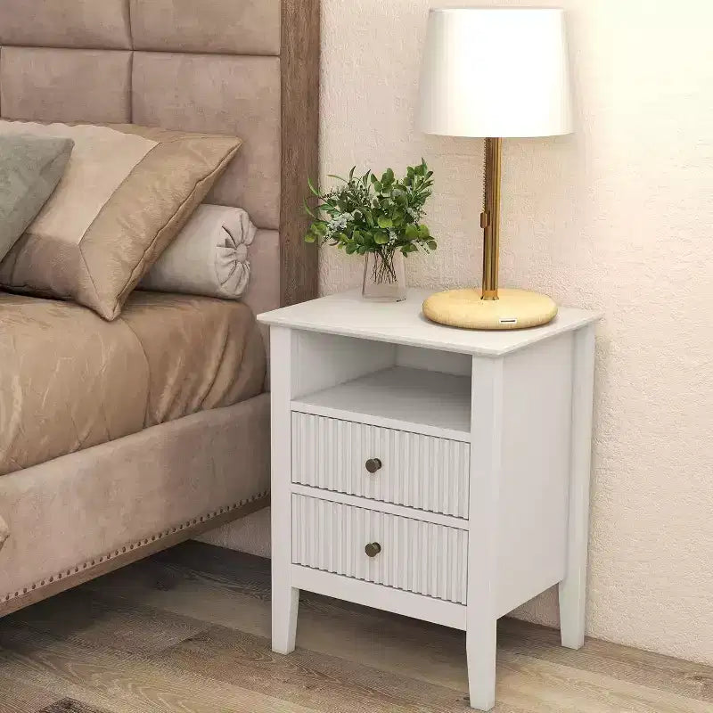 Table de chevet cannelée avec station de recharge, table d'appoint avec 2 tiroirs coulissants silencieux et étagère de rangement, idéale pour le salon, la chambre à coucher