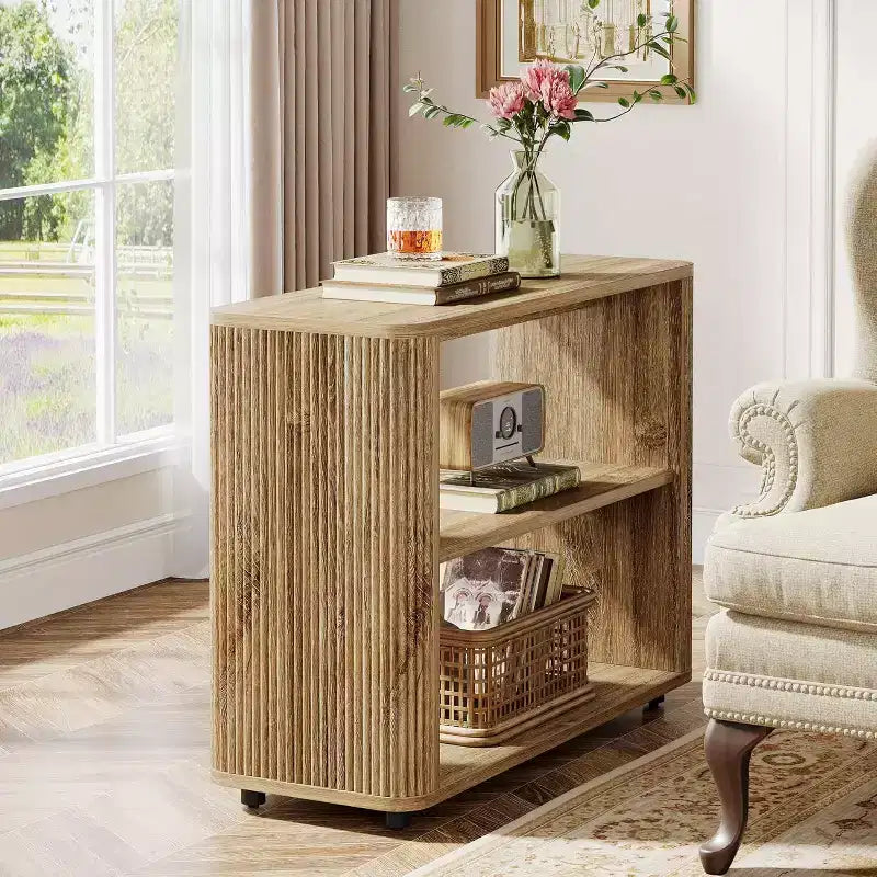 Table d'appoint étroite, table de bout à 3 niveaux avec étagères de rangement, table de chevet de style ferme pour chambre à coucher, salon, petits espaces, canapé, couleur naturelle