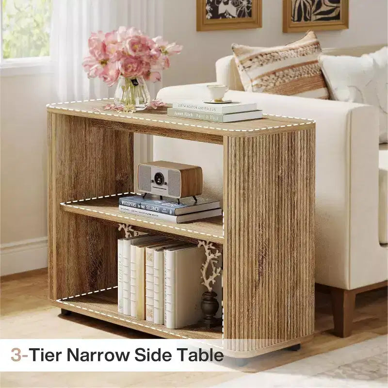 Table d'appoint étroite, table de bout à 3 niveaux avec étagères de rangement, table de chevet de style ferme pour chambre à coucher, salon, petits espaces, canapé, couleur naturelle