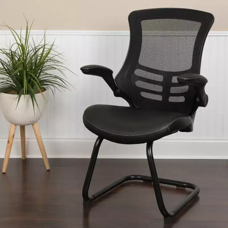 Chaise de bureau ergonomique à dossier en maille | Accoudoirs relevables, support lombaire, piètement luge